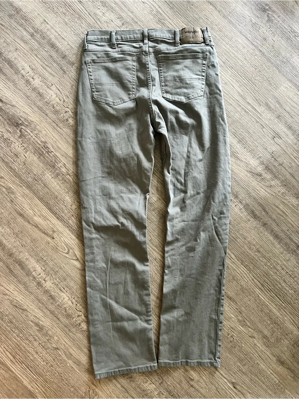 Wrangler Men's Straight Fit Jeans in Light grey - Classic Casual